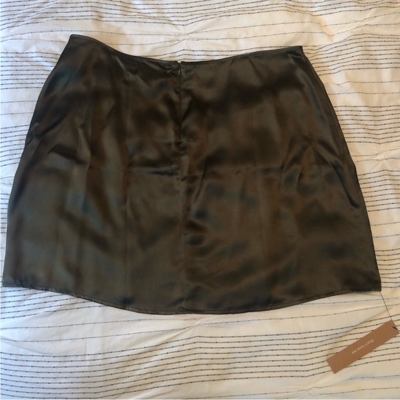 NWT Reformation Robbie silk mini skirt in army green - Picture 8 of 10